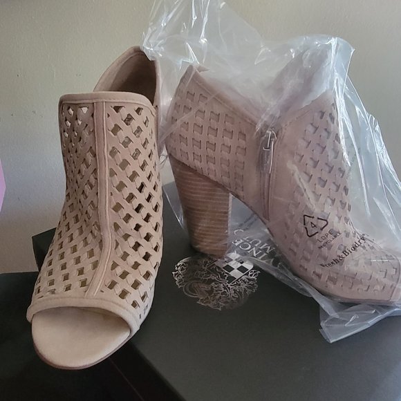 Vincent Camuto shoes - Picture 2 of 4